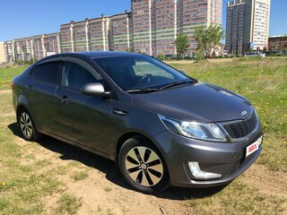 2013 Kia Rio 5-speed III, серый, 700000 рублей, вид 3