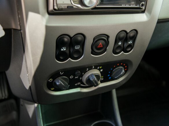 2011 Renault Logan I Рестайлинг, красный - вид 21