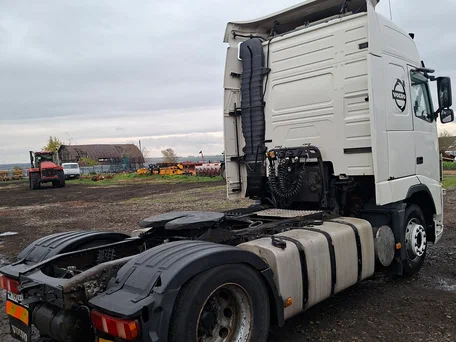 2011 Volvo FH, белый, 2750000 рублей, вид 5