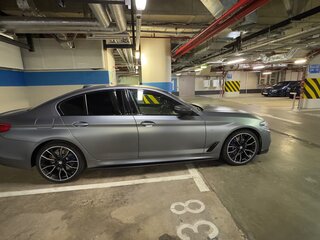 2019 BMW 5 серии 530d xDrive VII (G30/G31/G38), серый, 6250000 рублей, вид 4