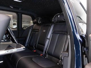 2026 Rolls-Royce Cullinan Black Badge I Рестайлинг (Series II), синий, 74780000 рублей, вид 4