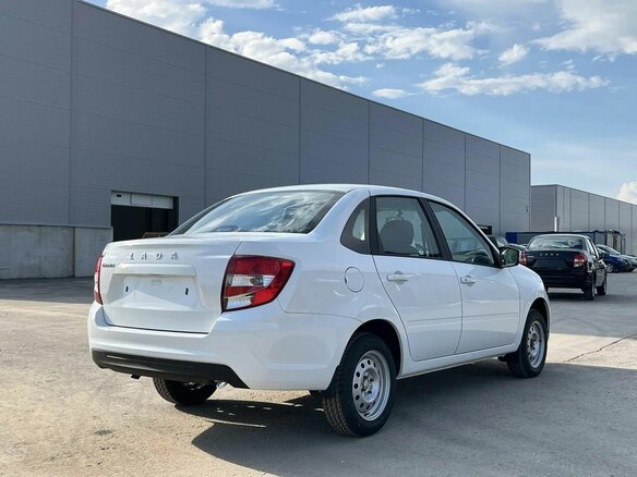 2026 Lada (ВАЗ) Granta I Рестайлинг, белый, 1068000 рублей - вид 2
