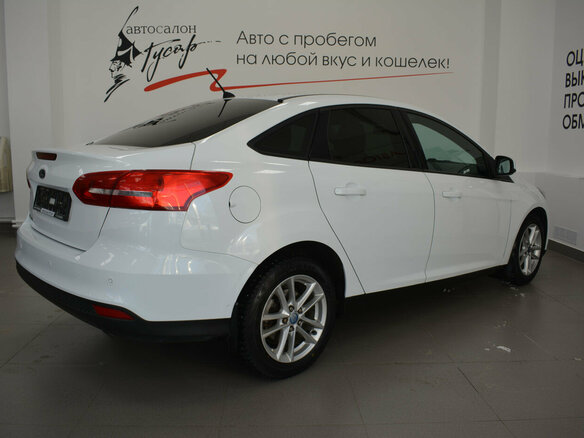 2015 Ford Focus III Рестайлинг, белый - вид 3