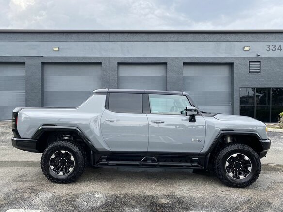 2024 GMC Hummer EV, серый, 18000000 рублей - вид 4