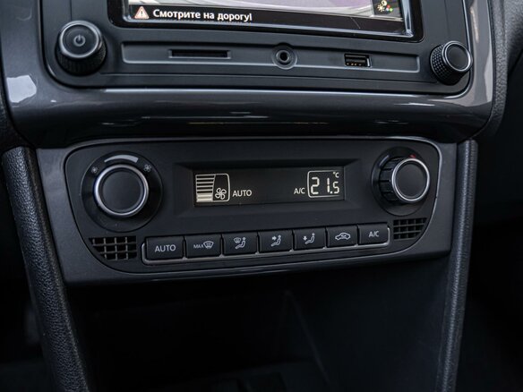 2019 Volkswagen Polo V Рестайлинг, красный, 1450000 рублей - вид 13