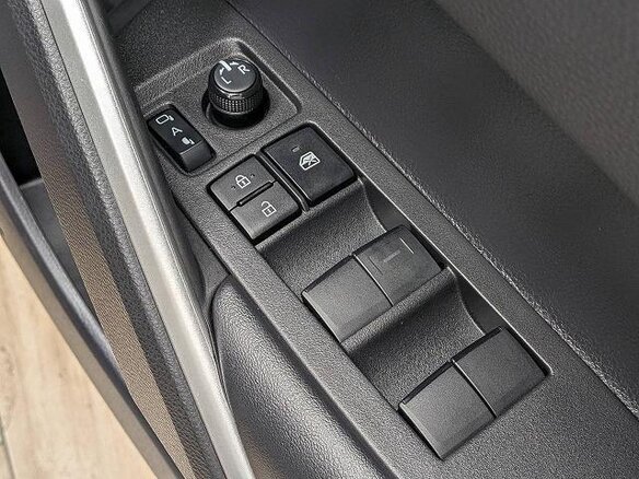 2022 Toyota Corolla Cross I, чёрный, 1769017 рублей - вид 23