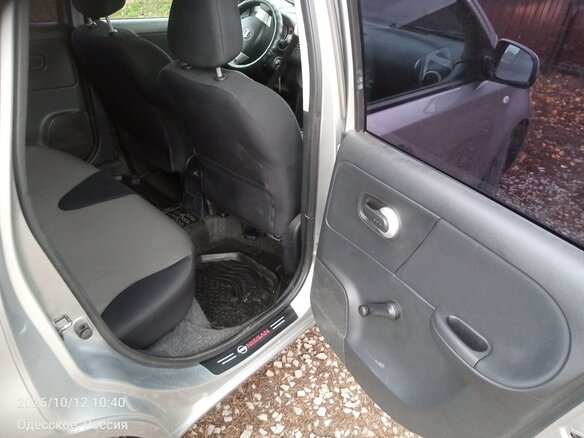 2011 Nissan Note I Рестайлинг, серебристый, 700000 рублей - вид 7