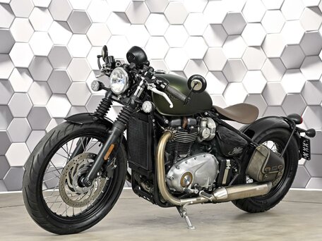 2019 Triumph Bonneville Bobber, зелёный, 1085000 рублей, вид 2