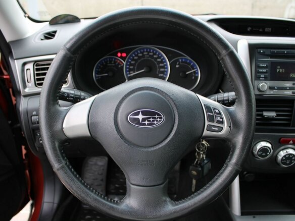 2011 Subaru Forester III Рестайлинг, красный, 1050000 рублей - вид 9