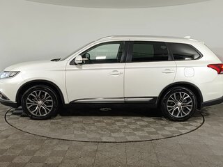 2018 Mitsubishi Outlander III Рестайлинг 2, белый, 1990000 рублей, вид 4