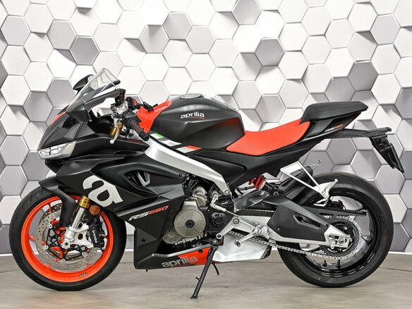 2021 Aprilia RS 660, чёрный, 977000 рублей - вид 3