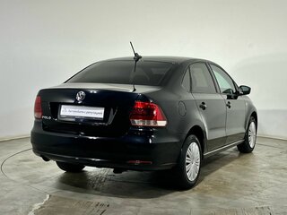 2017 Volkswagen Polo V Рестайлинг, чёрный, 1012000 рублей, вид 4