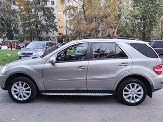 2009 Mercedes-Benz M-Класс 280 II (W164) Рестайлинг, серый, 1500000 рублей, вид 3