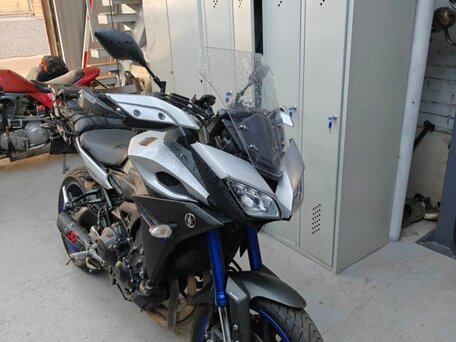 2015 Yamaha MT-09 Tracer (FJ-09), серебристый, 640000 рублей, вид 4