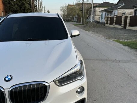 2018 BMW X1 18i sDrive II (F48), белый, 1700000 рублей, вид 2