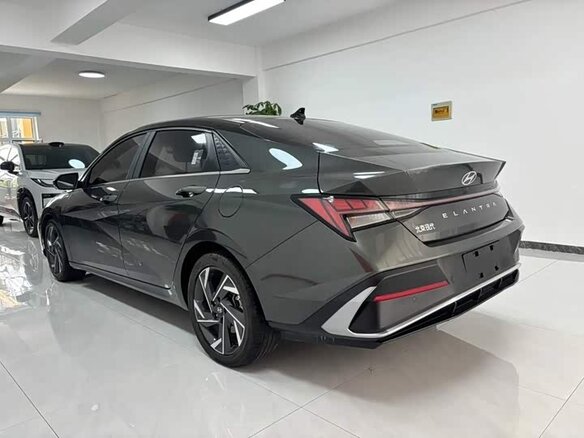 2023 Hyundai Elantra VII (CN7) Рестайлинг, серый, 1350000 рублей - вид 3