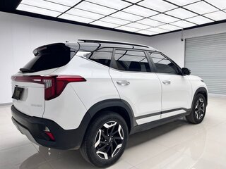 2023 Kia Seltos I Рестайлинг, белый, 1880355 рублей, вид 5