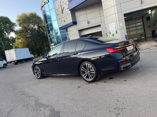 2019 BMW 7 серии 730i VI (G11/G12) Рестайлинг, синий, 4000000 рублей, вид 5