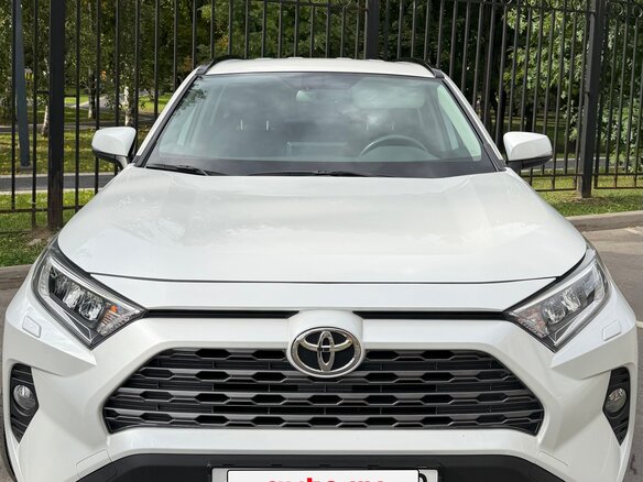 2021 Toyota RAV4 V (XA50), белый - вид 2