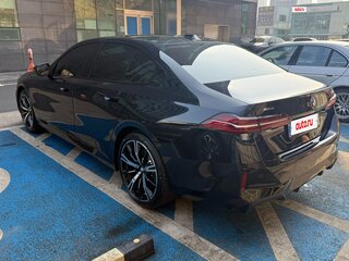 2025 BMW 5 серии 530i xDrive VIII (G60/G61/G68), чёрный, 7310548 рублей, вид 5