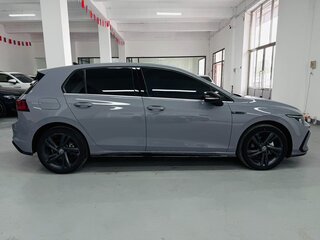 2023 Volkswagen Golf VIII, серый, 1590000 рублей, вид 4