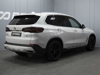 2020 BMW X5 40i IV (G05/G18), белый, 7790000 рублей, вид 2