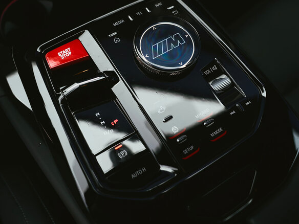 2025 BMW M5 VII (G90), красный, 20000000 рублей - вид 26