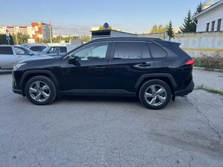 2021 Toyota RAV4 V (XA50), чёрный, 3250000 рублей, вид 1