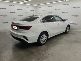 2021 Kia Cerato IV Рестайлинг, белый, 2139000 рублей, вид 3