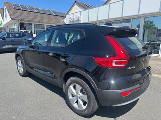 2022 Volvo XC40 I Рестайлинг, чёрный, 2766680 рублей, вид 3