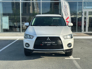 2010 Mitsubishi Outlander II Рестайлинг, белый, 850000 рублей, вид 3