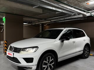 2017 Volkswagen Touareg II Рестайлинг, белый, 3150000 рублей, вид 2