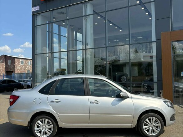 2026 Lada (ВАЗ) Granta I Рестайлинг, серебристый, 1238000 рублей - вид 3