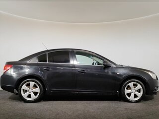 2011 Chevrolet Cruze I, чёрный, 570000 рублей, вид 4