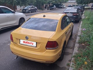 2017 Volkswagen Polo V Рестайлинг, жёлтый, 440000 рублей, вид 2