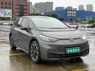 2024 Volkswagen ID.3 57.3 kWh I, серый, 2584099 рублей, вид 3