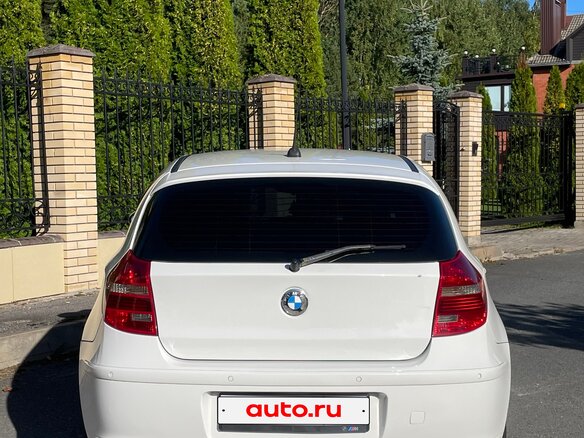 2008 BMW 1 серии 118i I (E81/E82/E87/E88) Рестайлинг, белый, 665000 рублей - вид 3