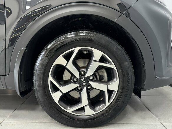 2020 Kia Sportage IV Рестайлинг, чёрный, 2390000 рублей - вид 4