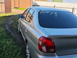 2001 Toyota Platz, серебристый, 310000 рублей, вид 5