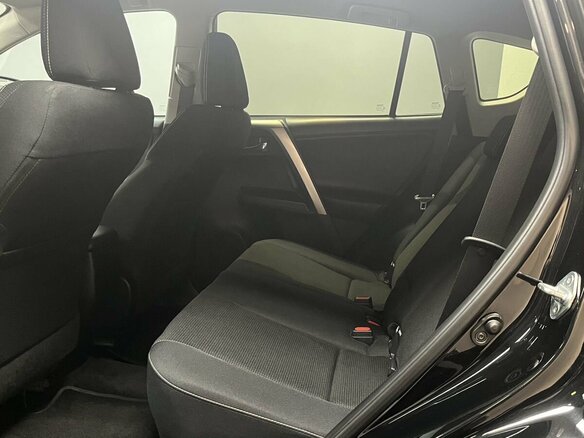 2017 Toyota RAV4 IV (XA40) Рестайлинг, чёрный, 2325000 рублей - вид 17