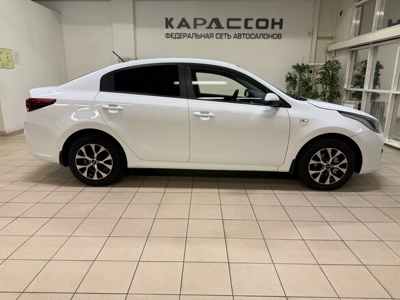 2017 Kia Rio IV, белый, 1360000 рублей - вид 5