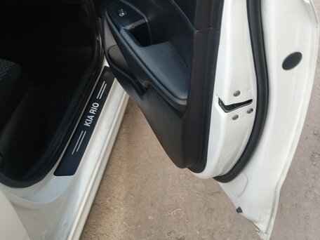 2017 Kia Rio IV, белый, 750000 рублей, вид 5