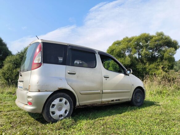 2004 Toyota FunCargo, золотистый - вид 8