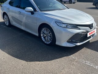 2020 Toyota Camry VIII (XV70), белый, 3550000 рублей, вид 1