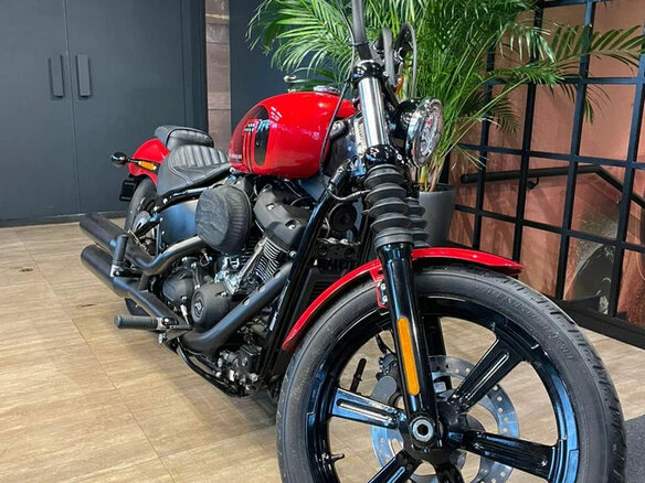 2023 Harley-Davidson Street Bob, пурпурный, 1940000 рублей - вид 3