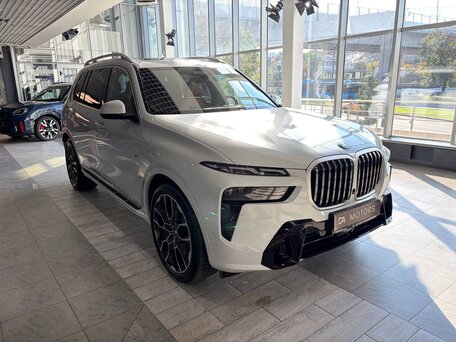 2024 BMW X7 40i I (G07) Рестайлинг, белый, 14490000 рублей, вид 3