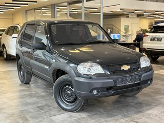 2011 Chevrolet Niva I Рестайлинг, чёрный, 399000 рублей, вид 3