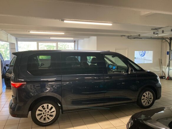 2022 Volkswagen Multivan T7, синий, 3900000 рублей - вид 6