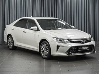 2016 Toyota Camry VII (XV50) Рестайлинг, белый, 2289000 рублей, вид 1