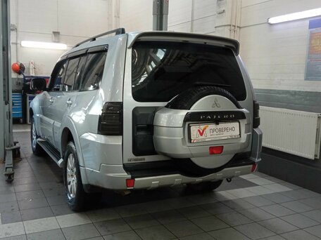 2013 Mitsubishi Pajero IV Рестайлинг 1, серый, 1720000 рублей, вид 4